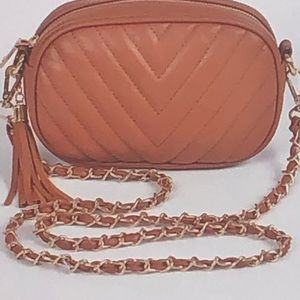 👜 Carmel V Line clutch